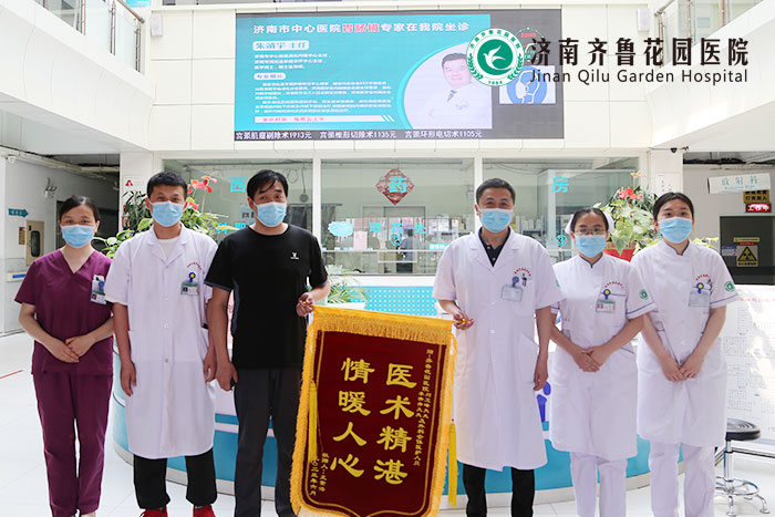 我院外科门诊医生收到患者赠送锦旗