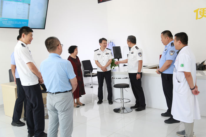济南市车管所所长董斌一行莅临我院驾驶人查体换证服务站指导工作