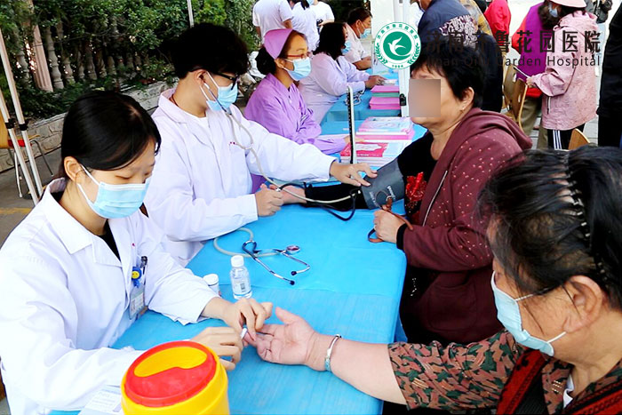 免费给群众测量血压 测血糖