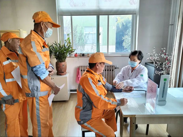 济南市历城区城管局联合我院开展为辖区环卫工人免费体检活动