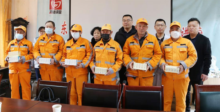 我院联合历城区环卫所开展“春意暖暖学雷锋，便民服务进单位”活动