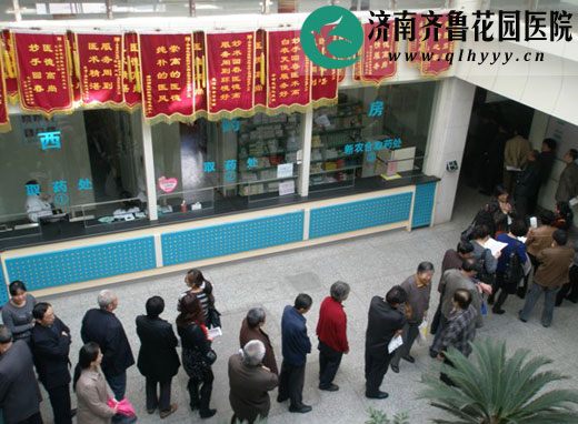 七里河居委会组织小区50岁以上500位居民来我院进行健康查体