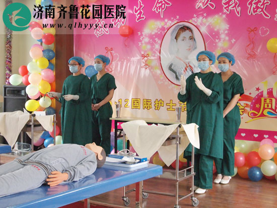 济南护理职业学院领导的大力支持，学院的侯老师,马老师带领护理班的同学们为我院带来了精彩的技能展示。