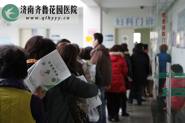 3月优惠查体<a href=https://www.qlhyyy.cn/fukexiangguan/ target=_blank class=infotextkey>妇科</a>项目的排队等待队伍中有为男士怎么回事