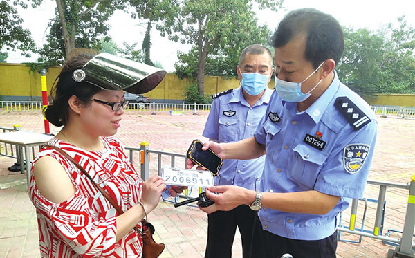 在市中区交警大队三中队电动自行车挂牌登记点